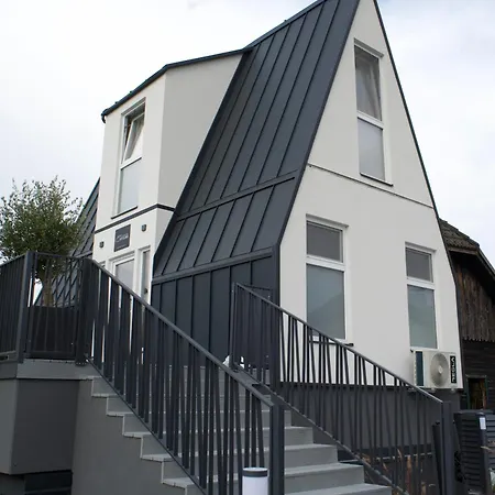 度假居 Del Am Woerthersee 沃尔特湖畔韦尔登